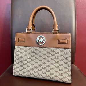 Michael Kors Crossbody Bag